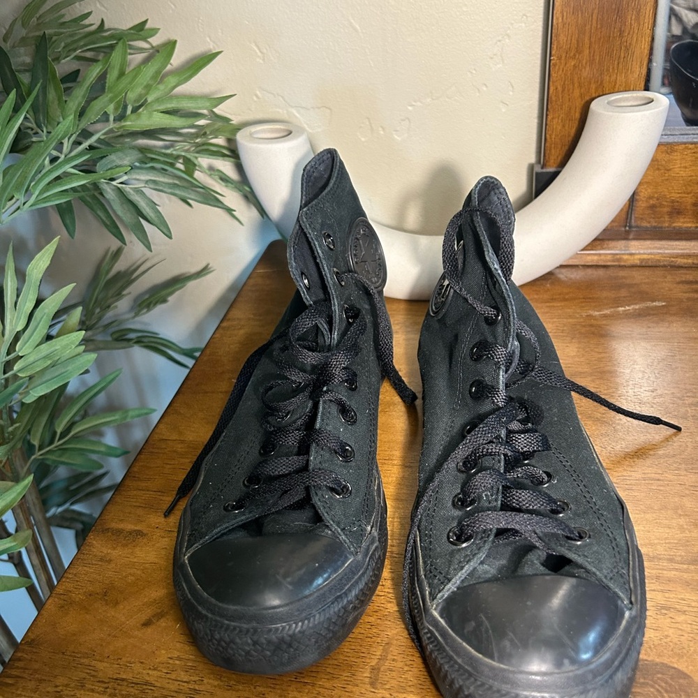 Black Converse Unisex - Picture 2 of 4